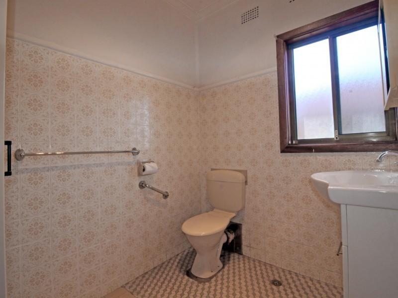 77 Robertson Street, Port Kembla NSW 2505