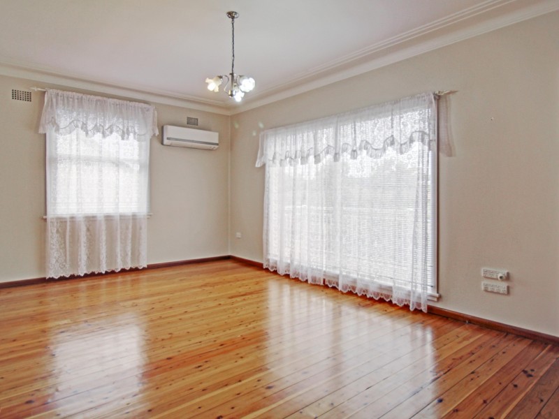 43 Stanleigh Crescent, West Wollongong NSW 2500