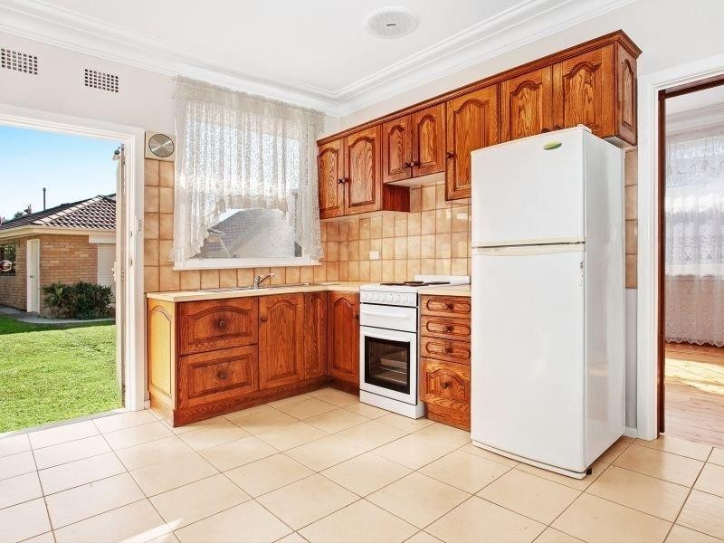43 Stanleigh Crescent, West Wollongong NSW 2500