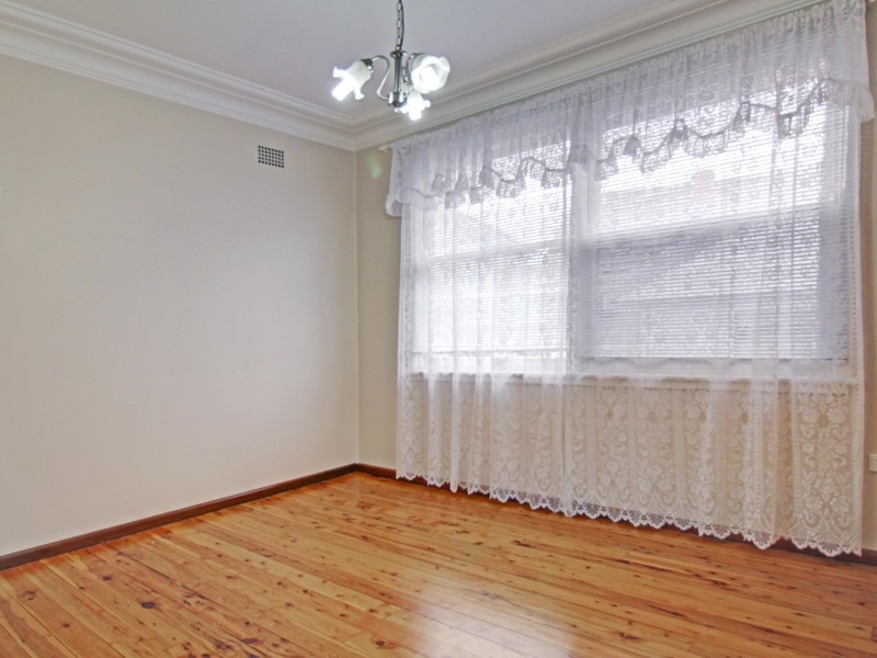 43 Stanleigh Crescent, West Wollongong NSW 2500