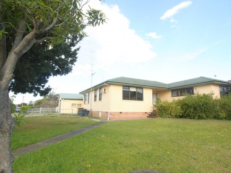18 Elouera Street, Lake Illawarra NSW 2528