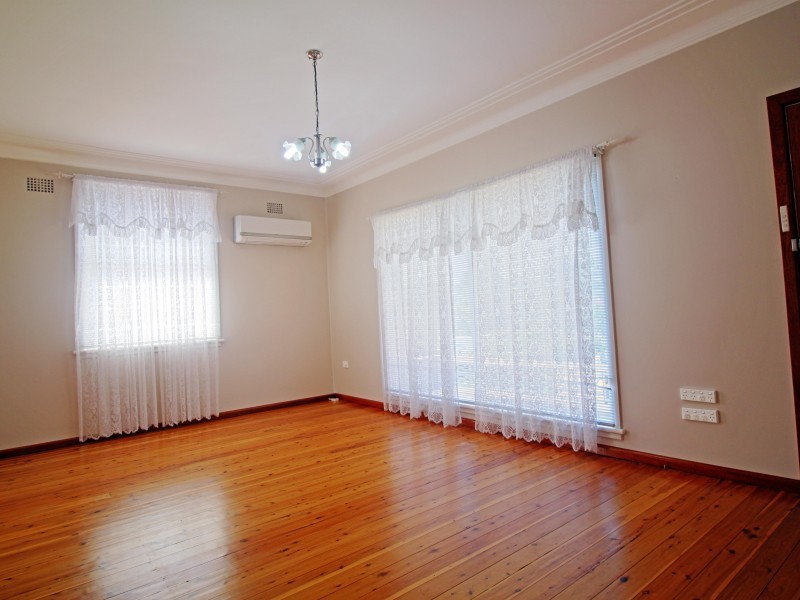 43 Stanleigh Cres, West Wollongong NSW 2500