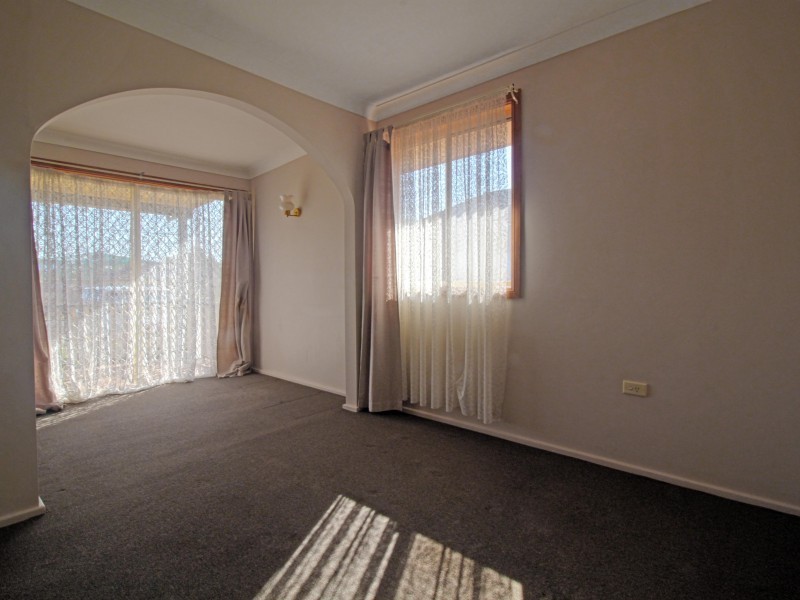 85 Deakin Street, Oak Flats NSW 2529