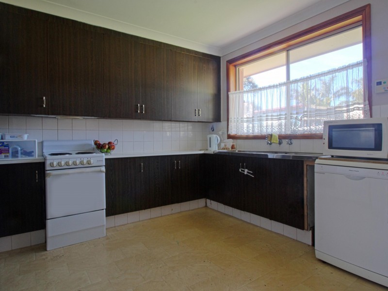 85 Deakin Street, Oak Flats NSW 2529