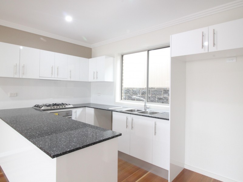 2/33 Kembla Street, Balgownie NSW 2519