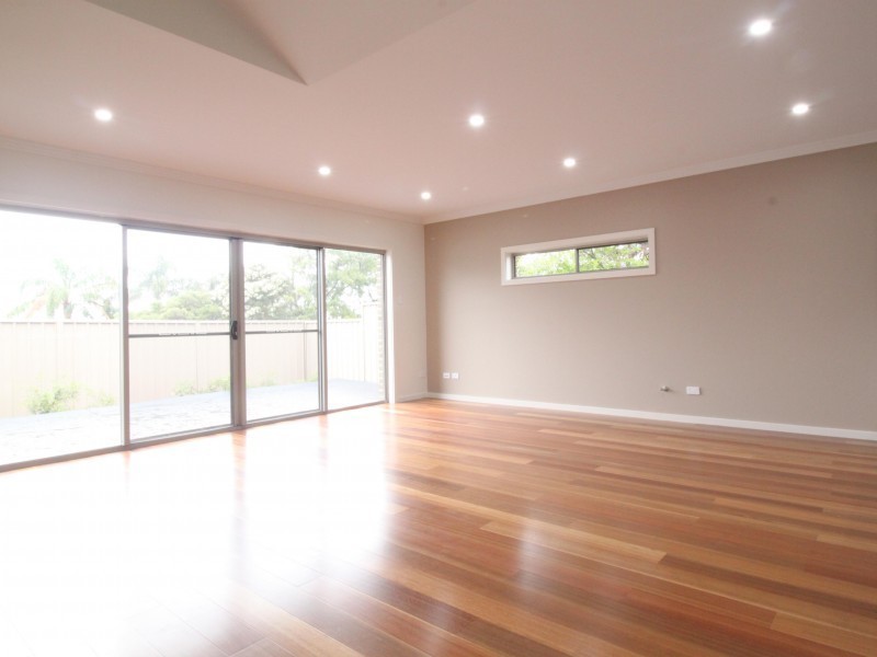 2/33 Kembla Street, Balgownie NSW 2519