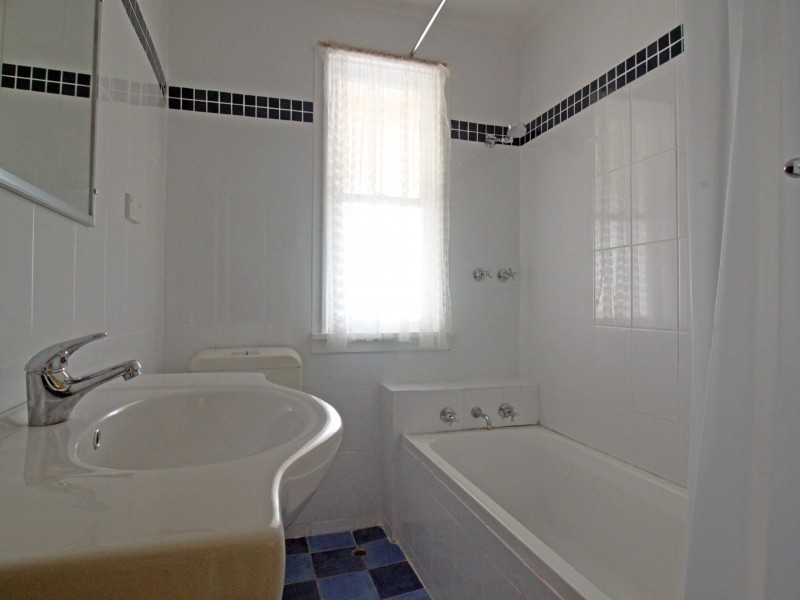 House 18 Elouera Street, Lake Illawarra NSW 2528