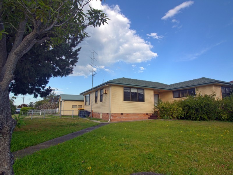 House 18 Elouera Street, Lake Illawarra NSW 2528