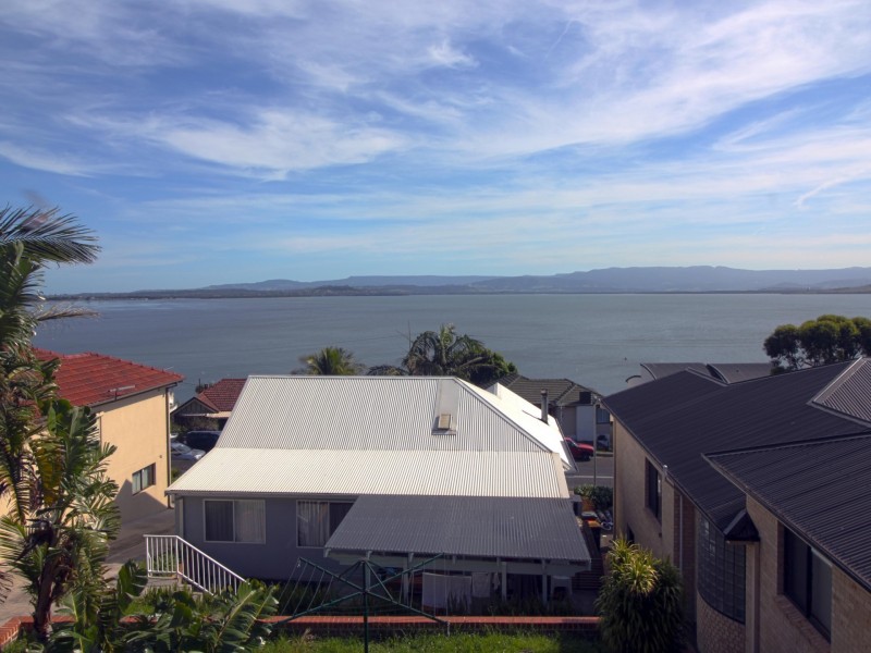 278A Northcliffe Drive, Lake Heights NSW 2502