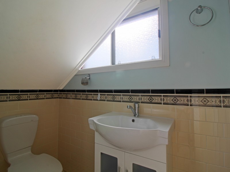 278A Northcliffe Drive, Lake Heights NSW 2502