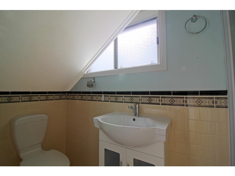278A Northcliffe Drive, Lake Heights NSW 2502