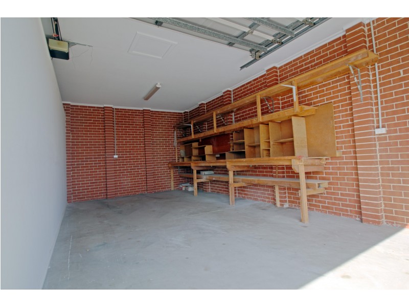 278A Northcliffe Drive, Lake Heights NSW 2502