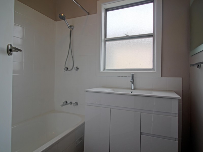 13 Trevor Avenue, Lake Heights NSW 2502