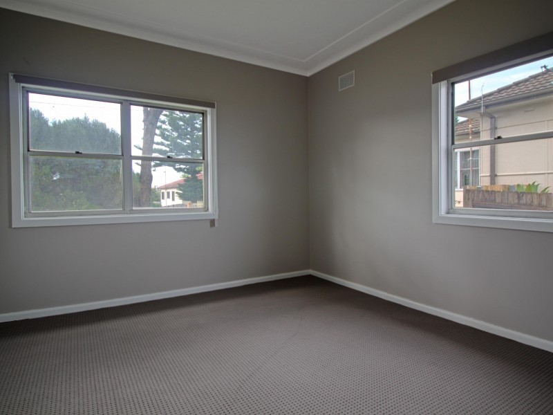 13 Trevor Avenue, Lake Heights NSW 2502