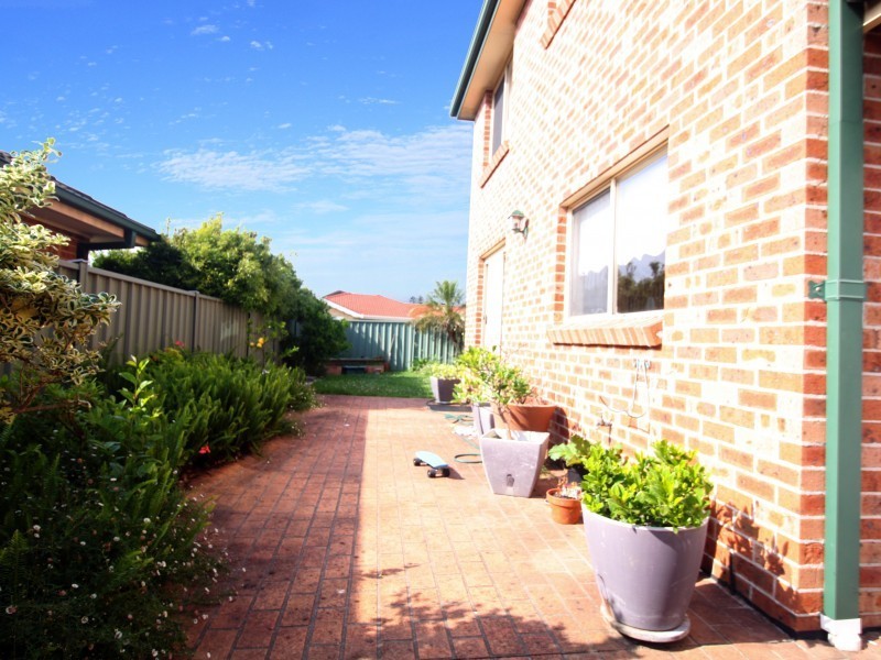 2/1 Platypus Close, Figtree NSW 2525