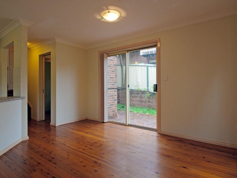 Townhouse 2/12 Woodlawn Avenue, Mangerton NSW 2500