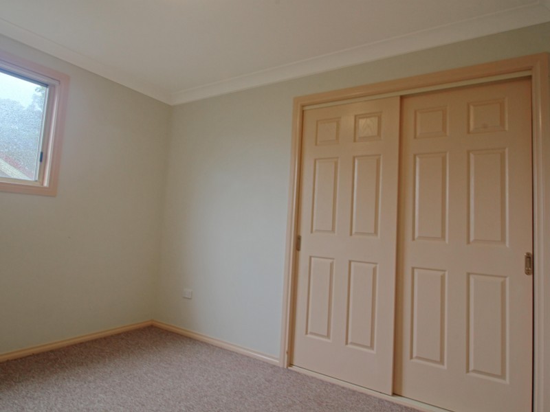 Townhouse 2/12 Woodlawn Avenue, Mangerton NSW 2500