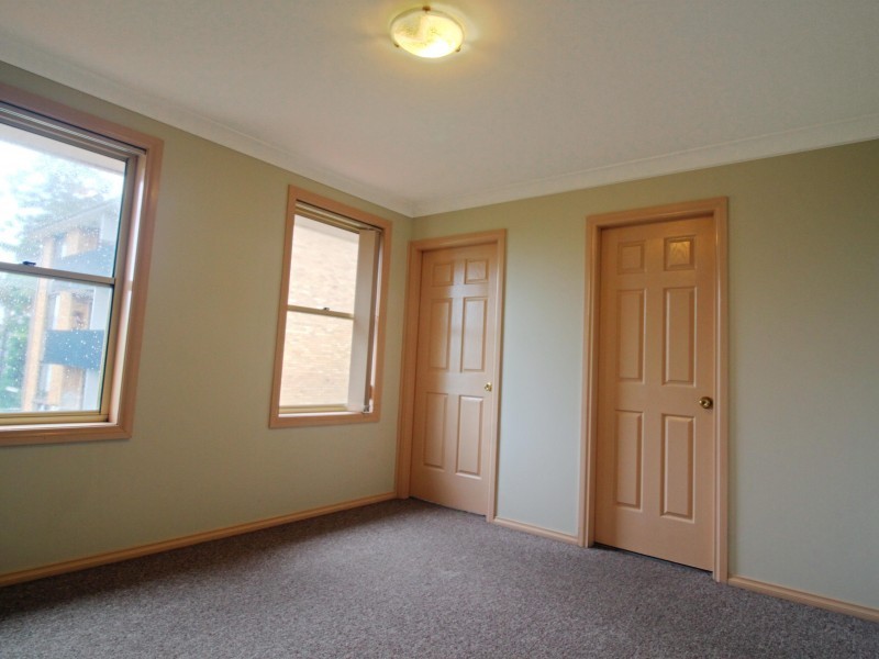 Townhouse 2/12 Woodlawn Avenue, Mangerton NSW 2500