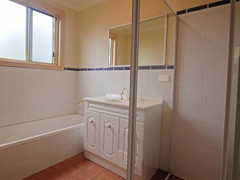 Townhouse 2/12 Woodlawn Avenue, Mangerton NSW 2500