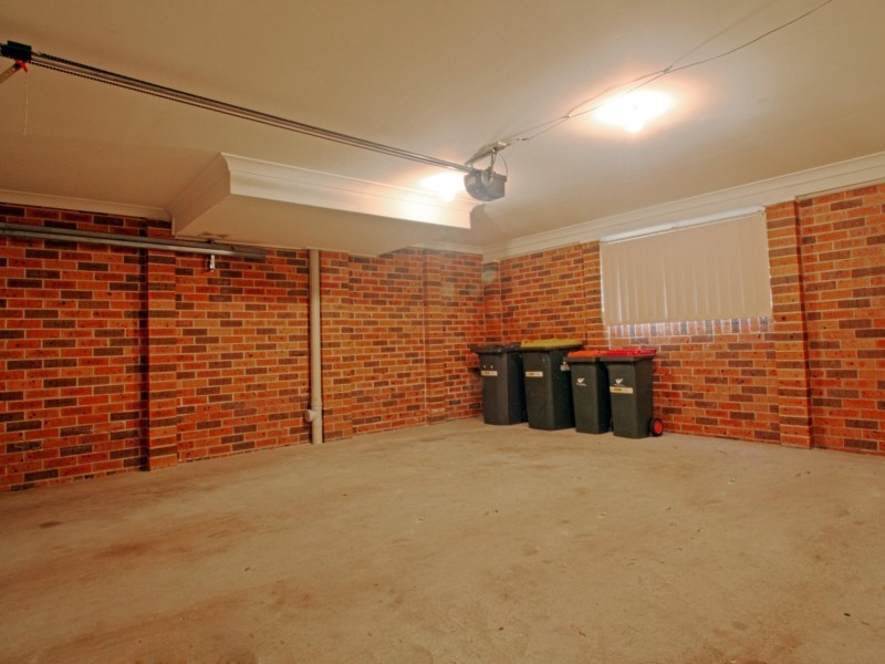 Townhouse 2/12 Woodlawn Avenue, Mangerton NSW 2500