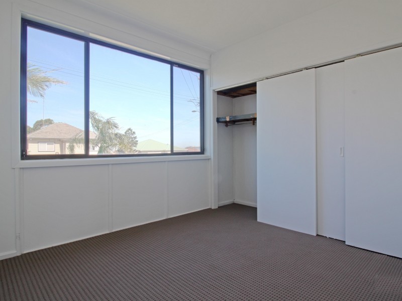 4 Lake Heights Road, Lake Heights NSW 2502