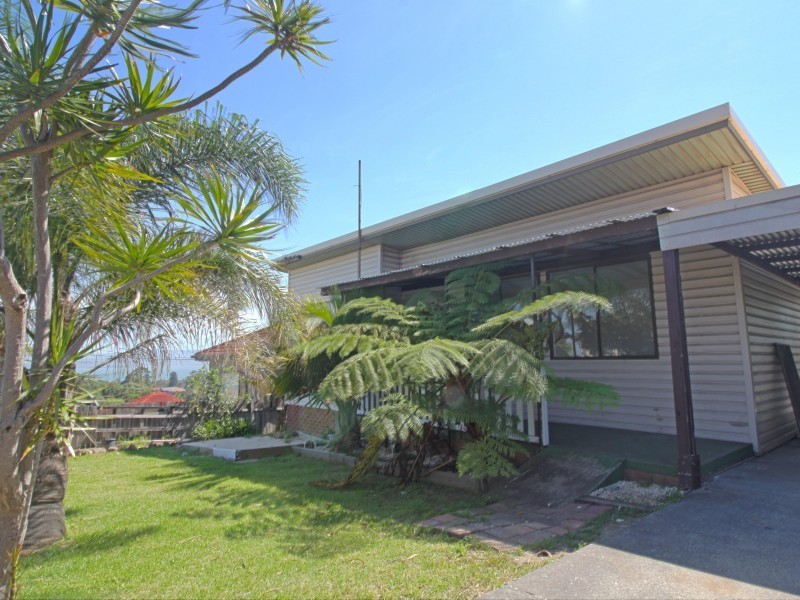 4 Lake Heights Road, Lake Heights NSW 2502