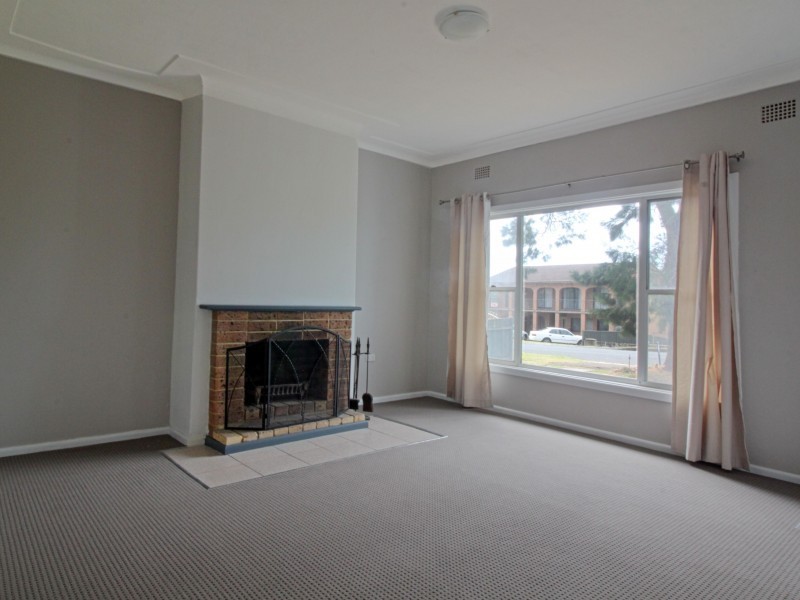 13 Trevor Avenue, Lake Heights NSW 2502