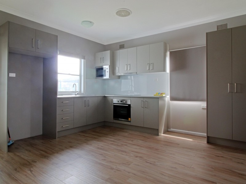 13 Trevor Avenue, Lake Heights NSW 2502