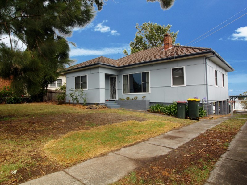 13 Trevor Avenue, Lake Heights NSW 2502