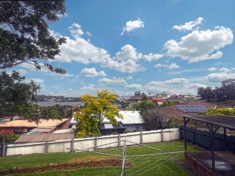 13 Trevor Avenue, Lake Heights NSW 2502