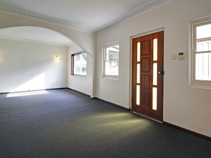 15 Fairfax Road, Warrawong NSW 2502