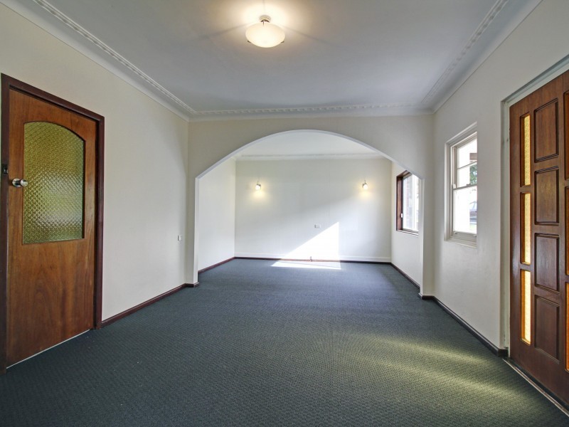 15 Fairfax Road, Warrawong NSW 2502