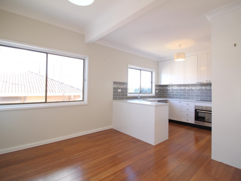 12 Lake Heights Road, Lake Heights NSW 2502