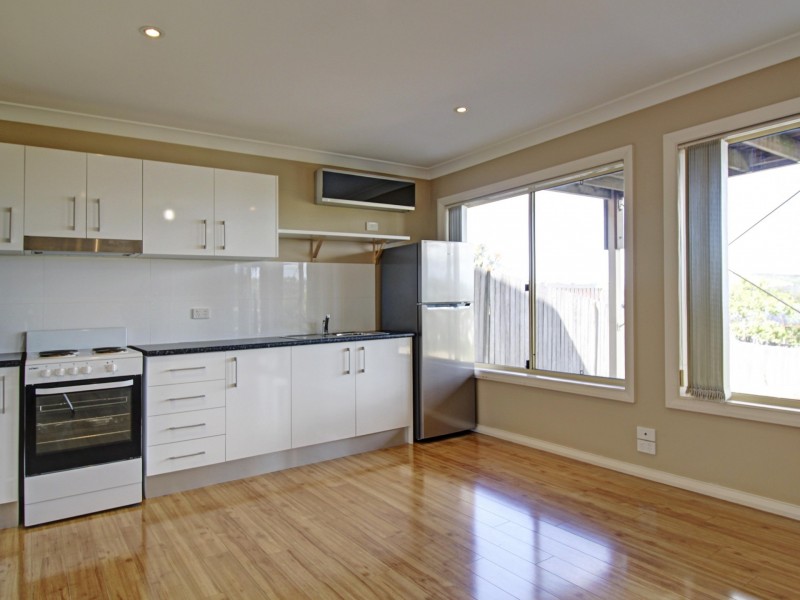 79a Blackman Parade, Unanderra NSW 2526