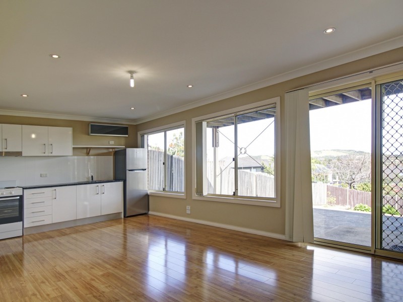 79a Blackman Parade, Unanderra NSW 2526