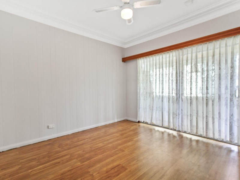 39 Barina Avenue, Lake Heights NSW 2502