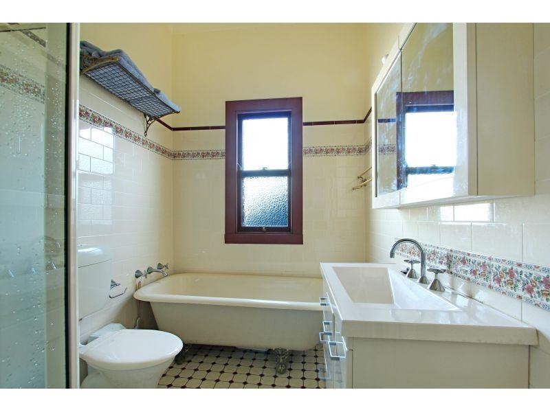 60 Gladstone Avenue, Wollongong NSW 2500
