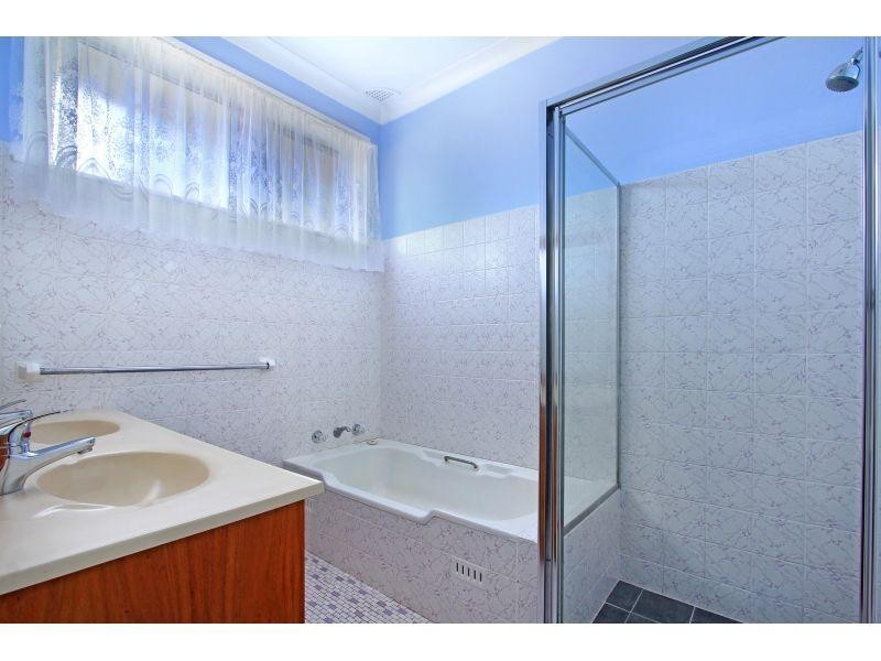 3 Robwald Avenue, Coniston NSW 2500
