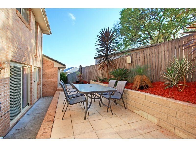 1/10 William Street, Unanderra NSW 2526