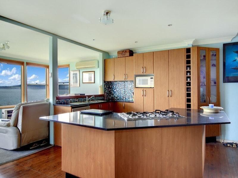 11 Hassan Street, Lake Heights NSW 2502