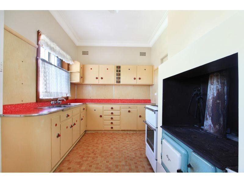 9 Reserve Street, West Wollongong NSW 2500