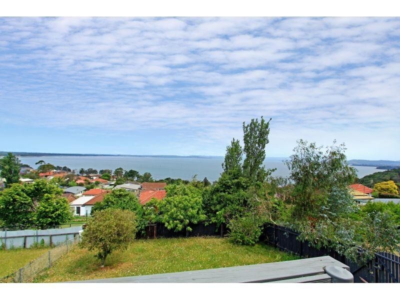 11 Hassan Street, Lake Heights NSW 2502