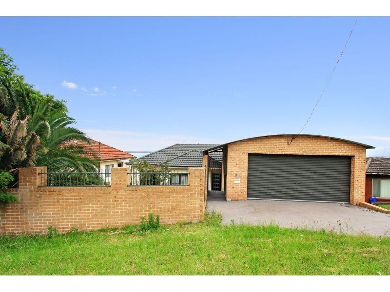 11 Hassan Street, Lake Heights NSW 2502