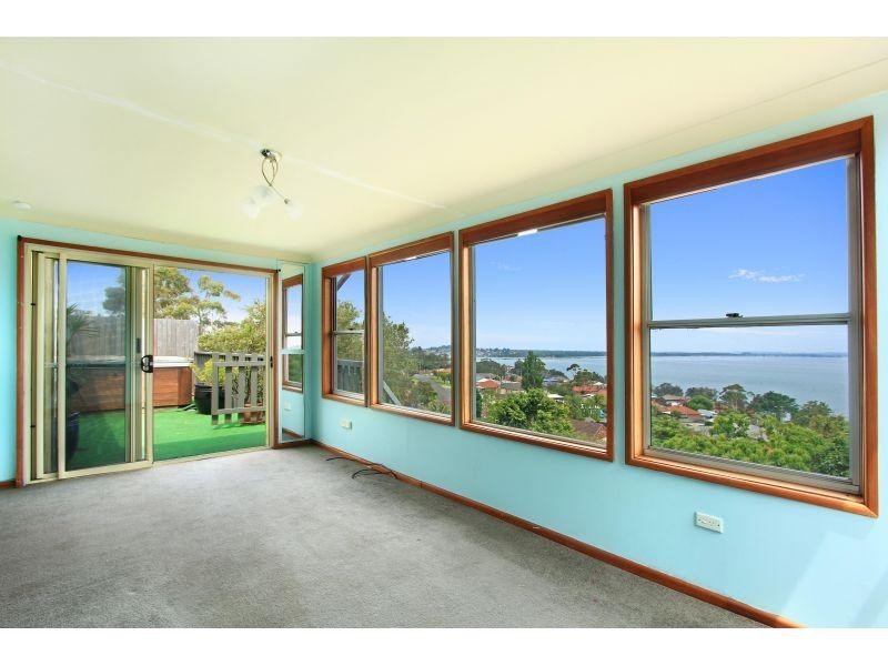 11 Hassan Street, Lake Heights NSW 2502