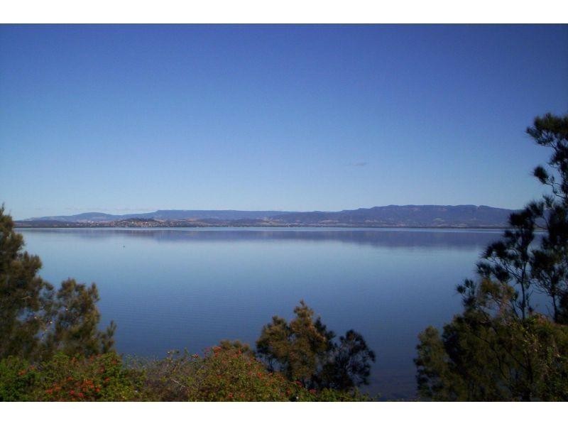 37 Northcliffe Drive, Lake Heights NSW 2502