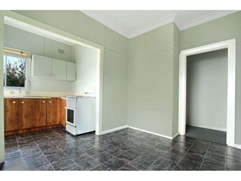 37 Northcliffe Drive, Lake Heights NSW 2502