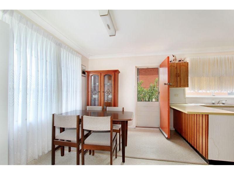 47 Blackman Parade, Unanderra NSW 2526