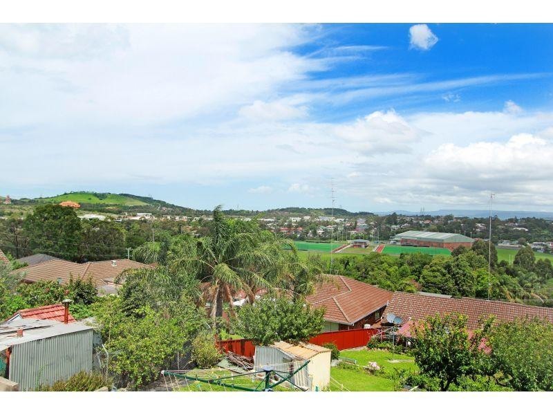 47 Blackman Parade, Unanderra NSW 2526