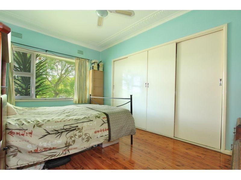 21 London Drive, West Wollongong NSW 2500