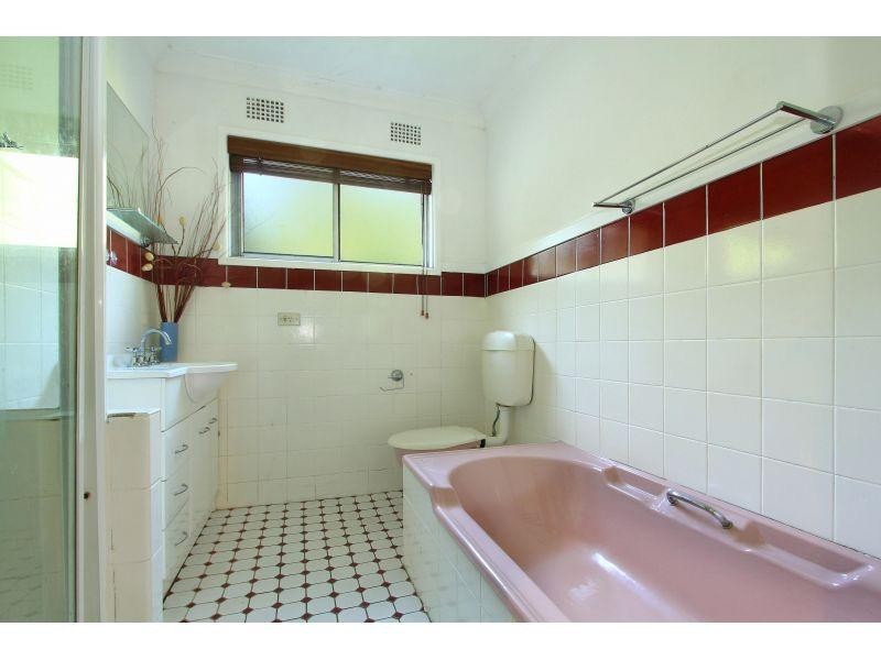 7 St Johns Avenue, Mangerton NSW 2500